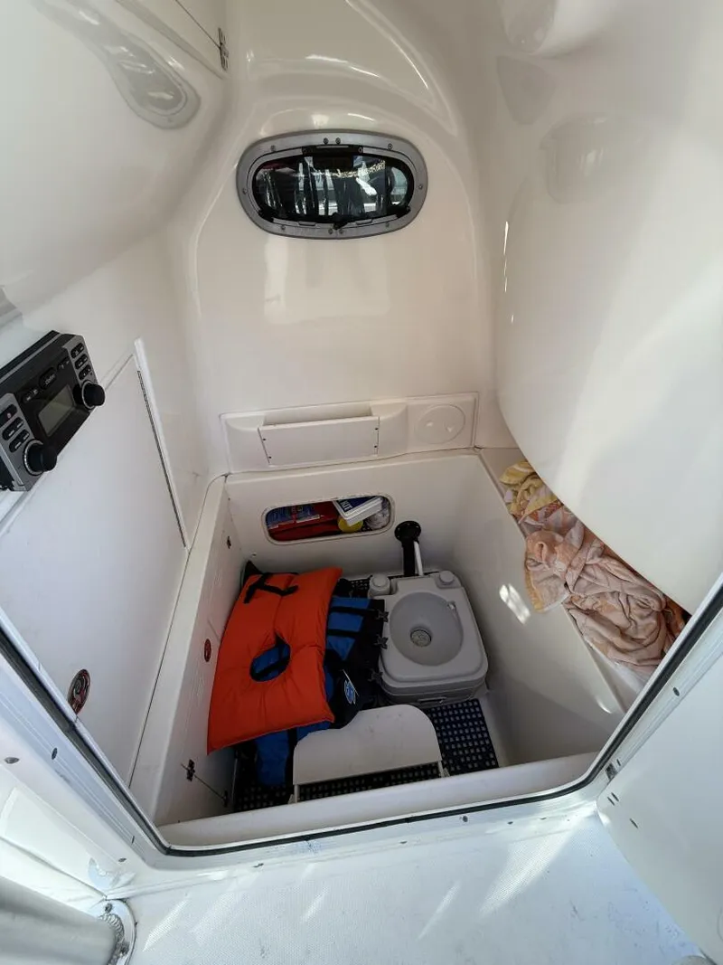 Slide: The Image of Boston Whaler 240 Outrage 2006 - 11
