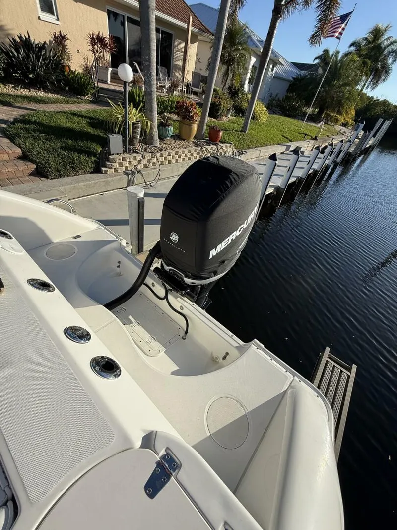 Slide: The Image of Boston Whaler 240 Outrage 2006 - 12