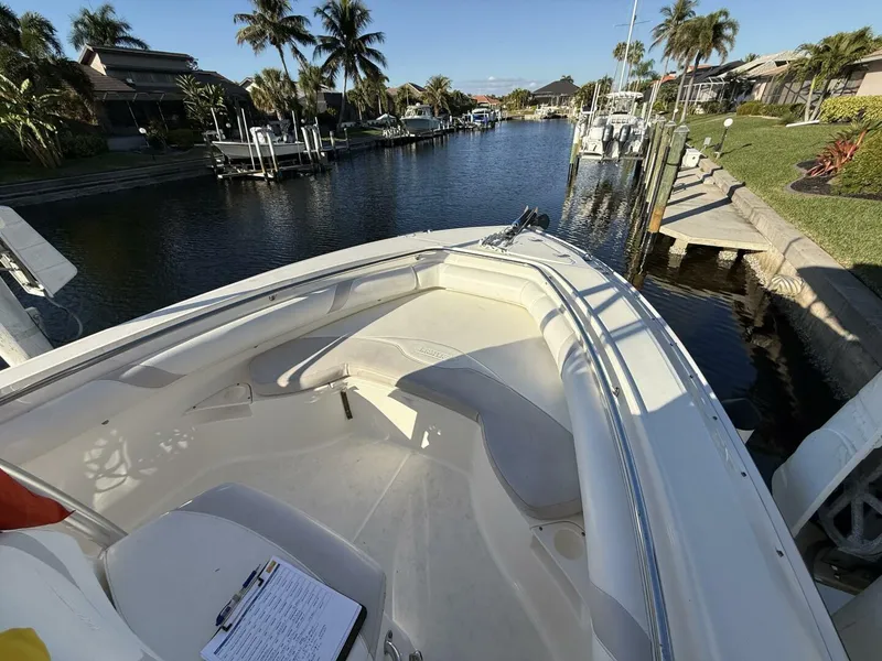 Slide: The Image of Boston Whaler 240 Outrage 2006 - 3
