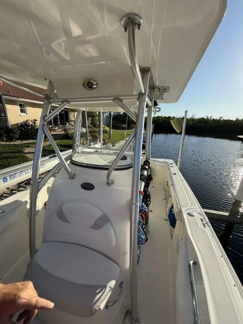 Slide: The Image of Boston Whaler 240 Outrage 2006 - 4