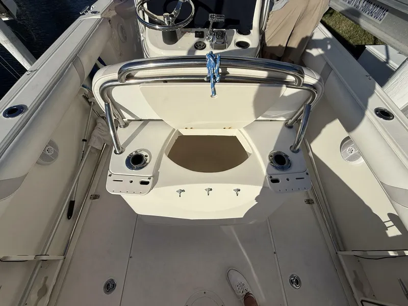 Slide: The Image of Boston Whaler 240 Outrage 2006 - 9