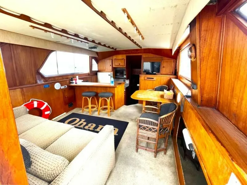 Slide: The Image of Chris-Craft 422 COMMANDER 1986 - 10