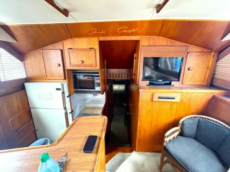 Slide: The Image of Chris-Craft 422 COMMANDER 1986 - 12