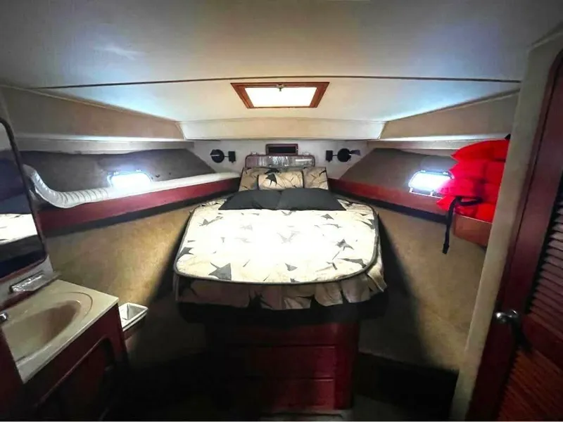 Slide: The Image of Chris-Craft 422 COMMANDER 1986 - 16