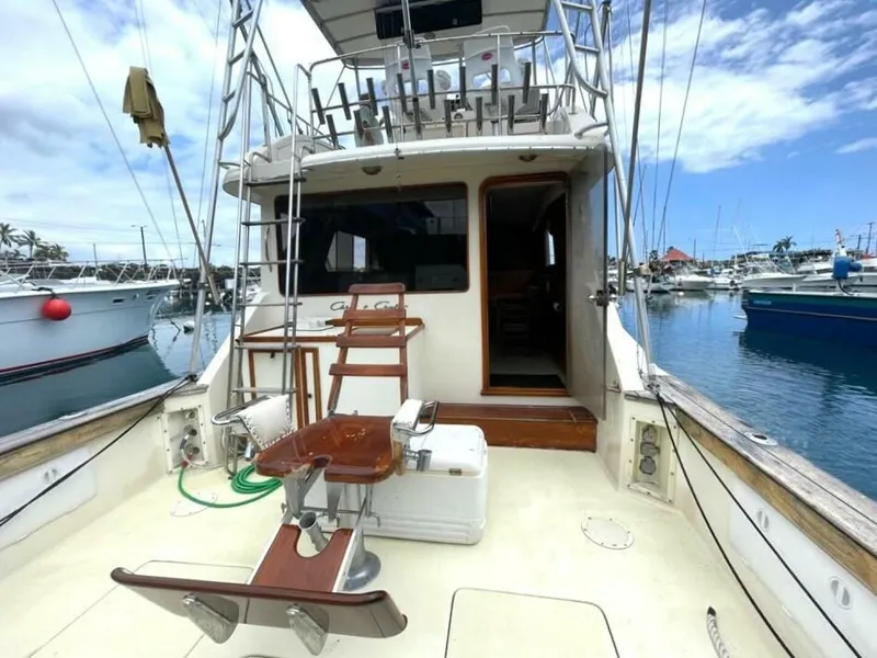 Slide: The Image of Chris-Craft 422 COMMANDER 1986 - 5