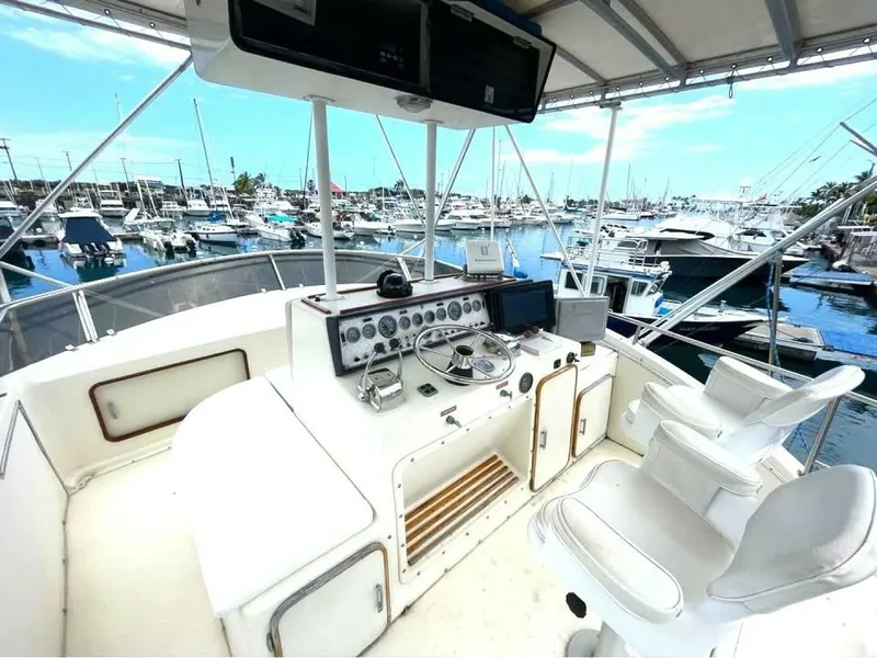 Slide: The Image of Chris-Craft 422 COMMANDER 1986 - 6