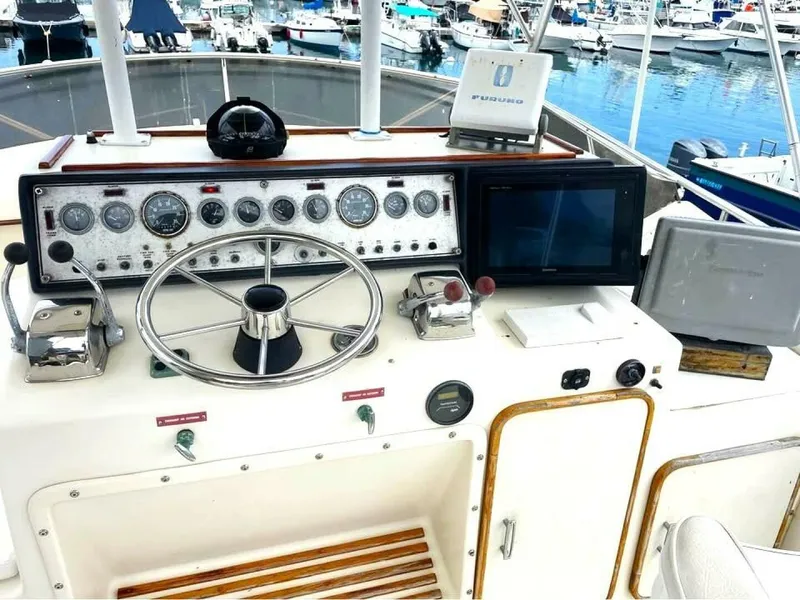 Slide: The Image of Chris-Craft 422 COMMANDER 1986 - 7