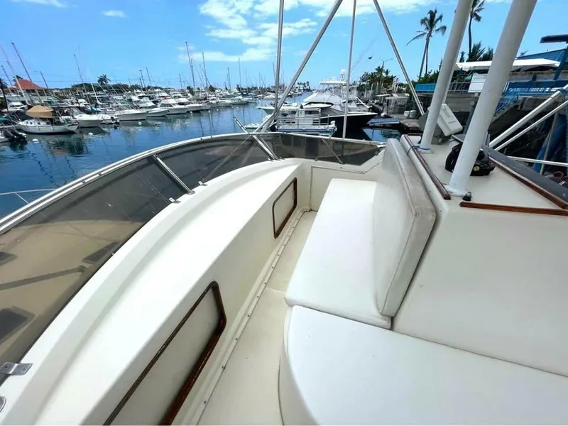 Slide: The Image of Chris-Craft 422 COMMANDER 1986 - 8
