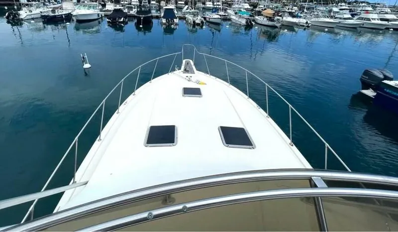 Slide: The Image of Chris-Craft 422 COMMANDER 1986 - 9