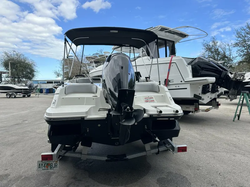 Slide: The Image of Bayliner M17 2023 - 2