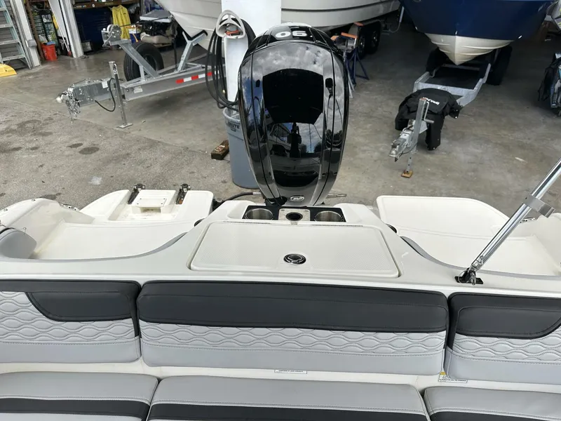 Slide: The Image of Bayliner M17 2023 - 20