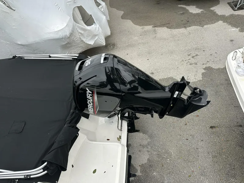 Slide: The Image of Bayliner M17 2023 - 26