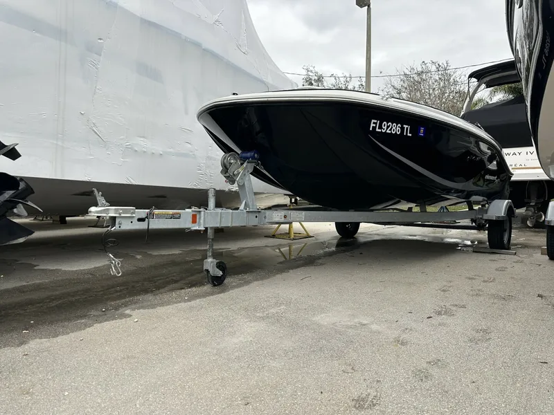 Slide: The Image of Bayliner M17 2023 - 3