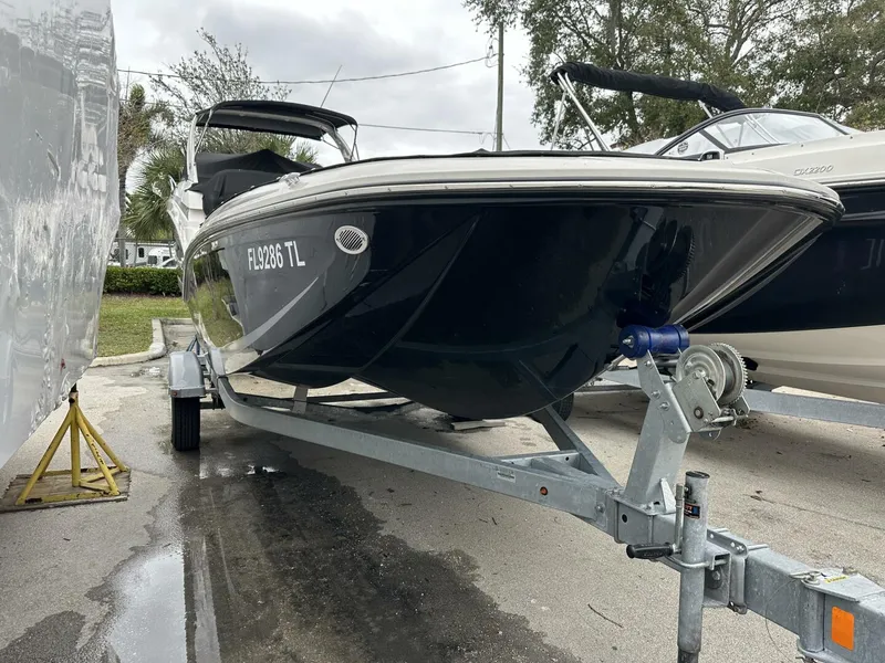 Slide: The Image of Bayliner M17 2023 - 5