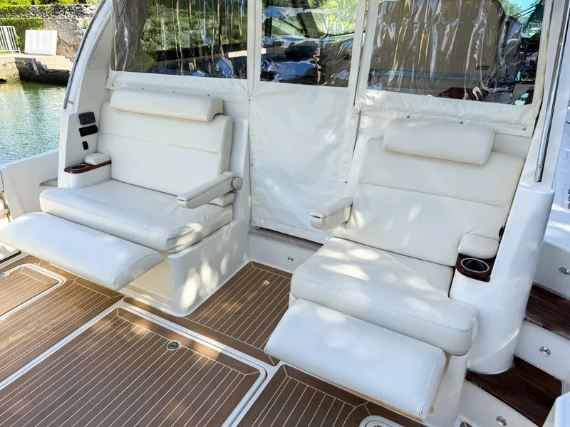 Slide: The Image of Hinckley Yachts 40X 2021 - 10