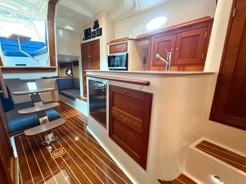 Slide: The Image of Hinckley Yachts 40X 2021 - 16