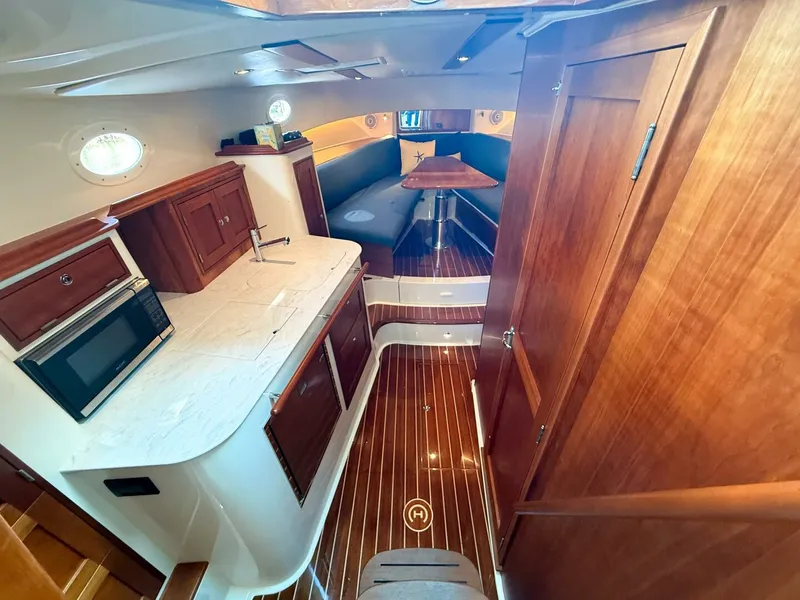 Slide: The Image of Hinckley Yachts 40X 2021 - 17