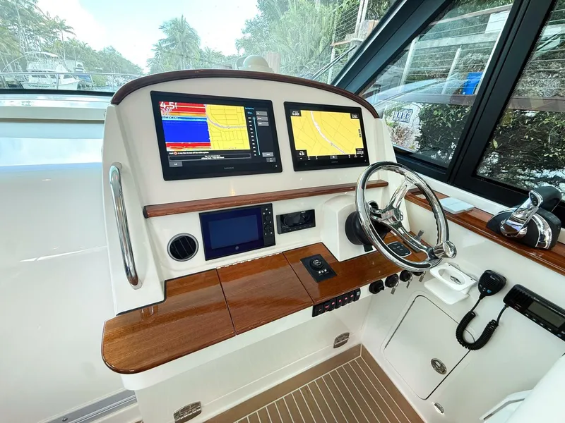 Slide: The Image of Hinckley Yachts 40X 2021 - 25