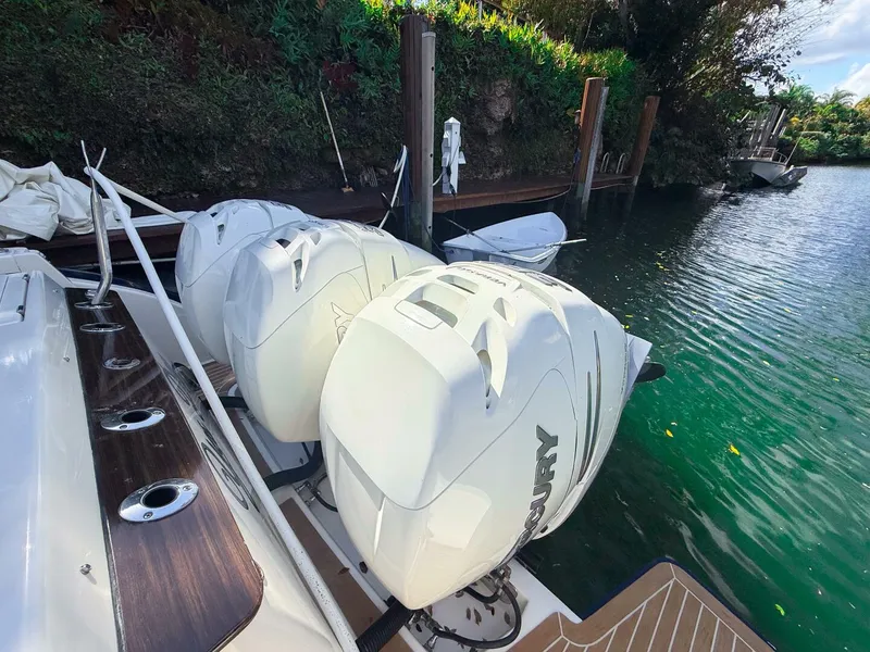 Slide: The Image of Hinckley Yachts 40X 2021 - 5