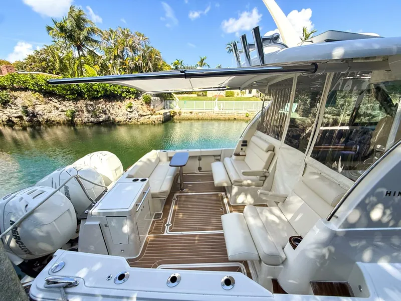 Slide: The Image of Hinckley Yachts 40X 2021 - 6