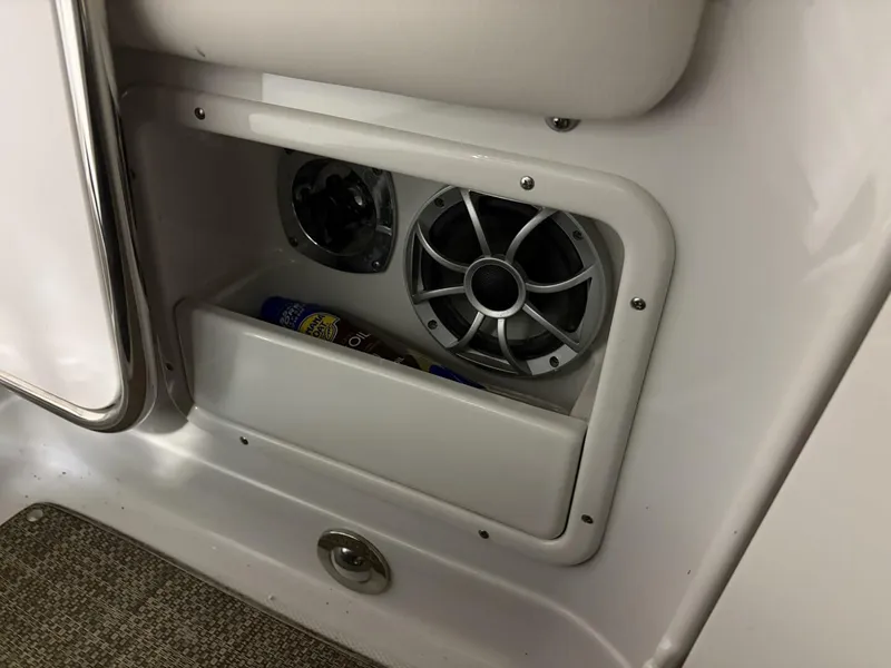 Slide: The Image of Crownline Boats 264 CR 2019 - 18