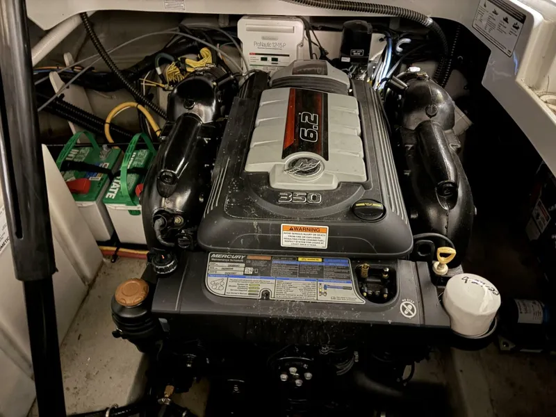 Slide: The Image of Crownline Boats 264 CR 2019 - 35