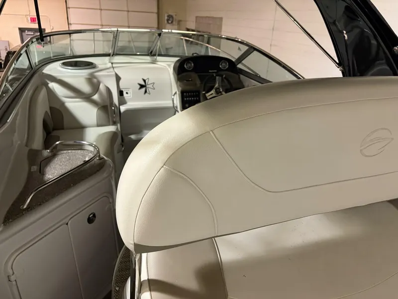 Slide: The Image of Crownline Boats 264 CR 2019 - 5