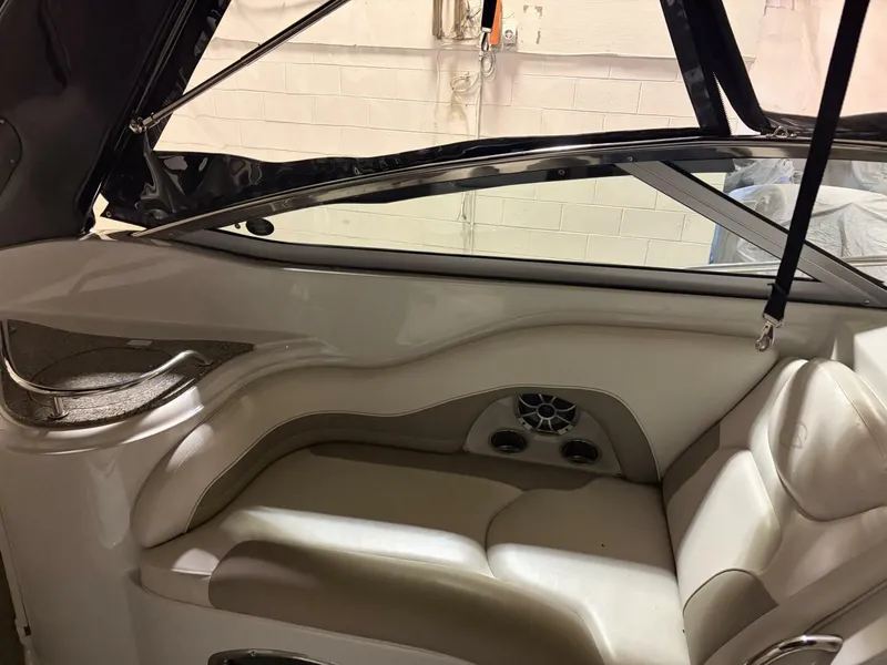 Slide: The Image of Crownline Boats 264 CR 2019 - 6