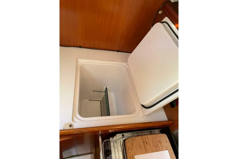 Slide: The Image of Beneteau Oceanis 361 2001 - 11