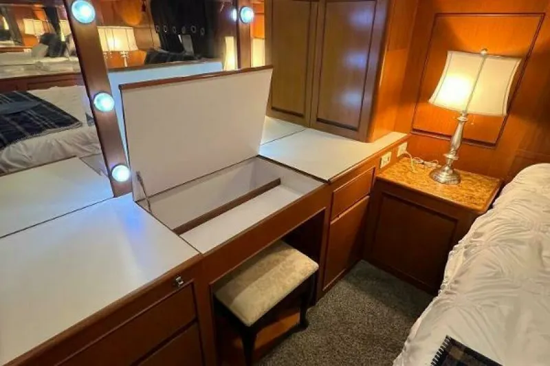 Slide: The Image of Hyatt 51 Aft Cabin MY 1998 - 51