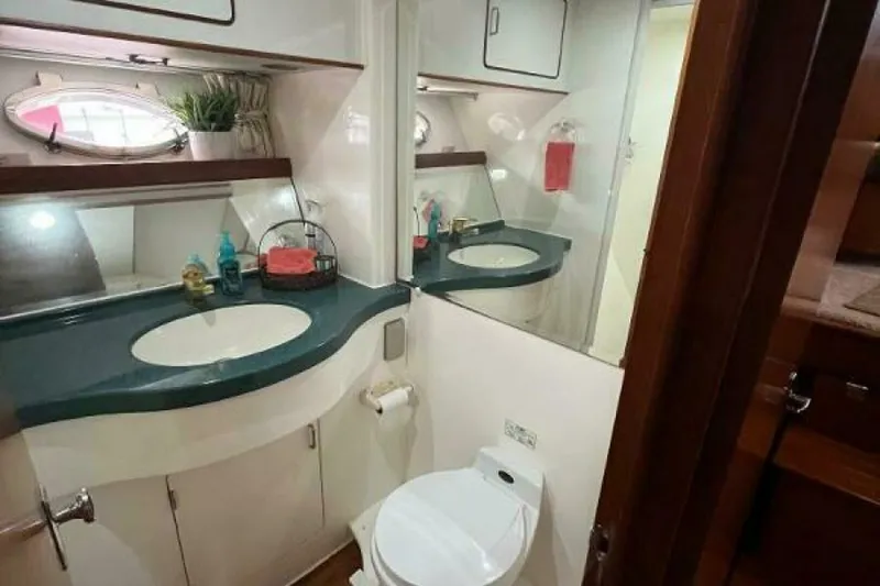 Slide: The Image of Hyatt 51 Aft Cabin MY 1998 - 55