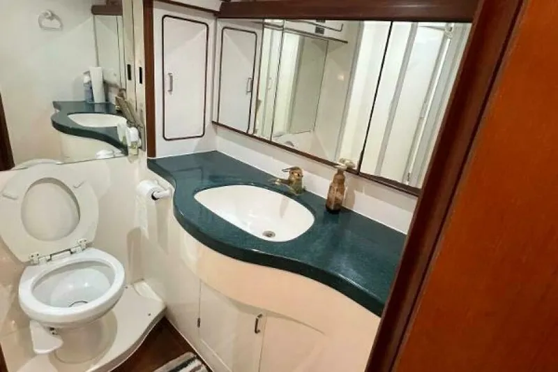 Slide: The Image of Hyatt 51 Aft Cabin MY 1998 - 56