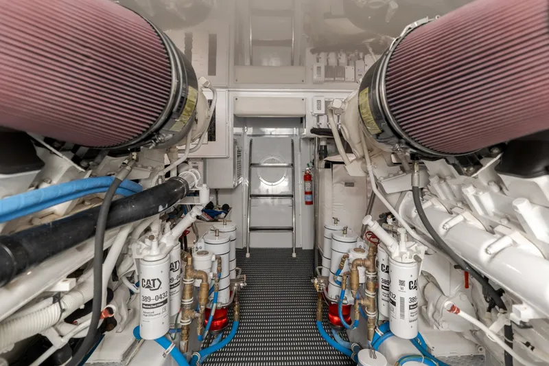 Slide: The Image of Hatteras 54 Convertible 2003 - 33