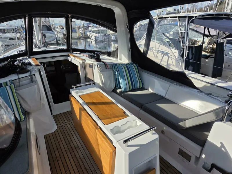 Slide: The Image of Beneteau Oceanis 38.1 2022 - 11