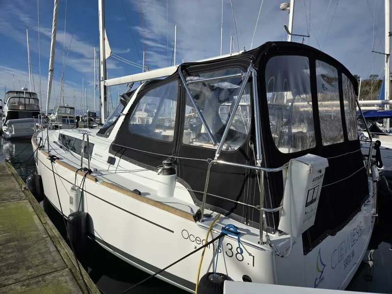 Slide: The Image of Beneteau Oceanis 38.1 2022 - 17