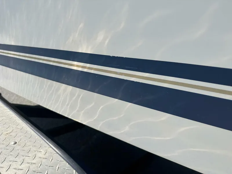 Slide: The Image of Sea Ray 215 Express Cruiser 1999 - 110