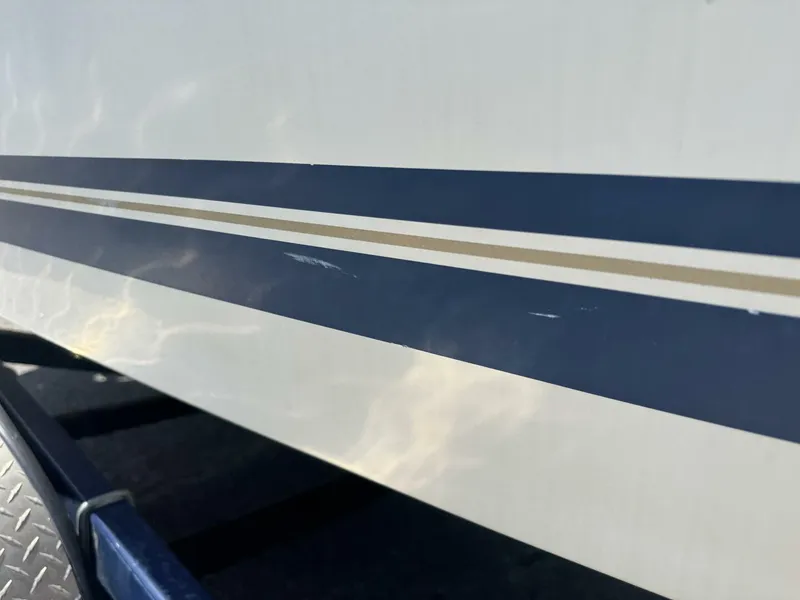 Slide: The Image of Sea Ray 215 Express Cruiser 1999 - 111