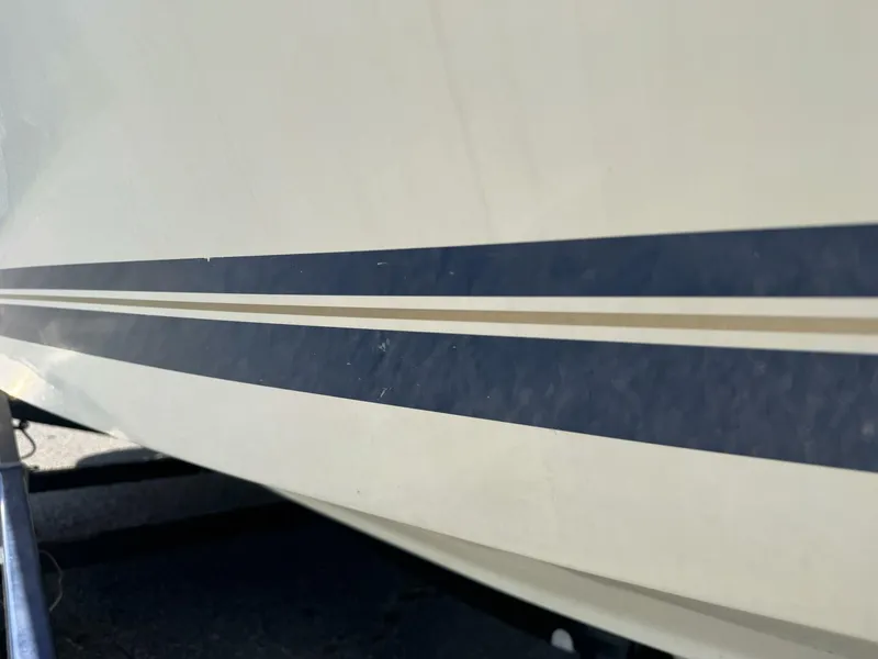 Slide: The Image of Sea Ray 215 Express Cruiser 1999 - 112