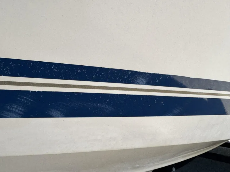 Slide: The Image of Sea Ray 215 Express Cruiser 1999 - 186