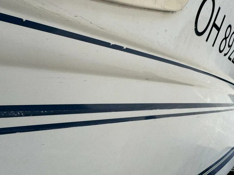 Slide: The Image of Sea Ray 215 Express Cruiser 1999 - 197