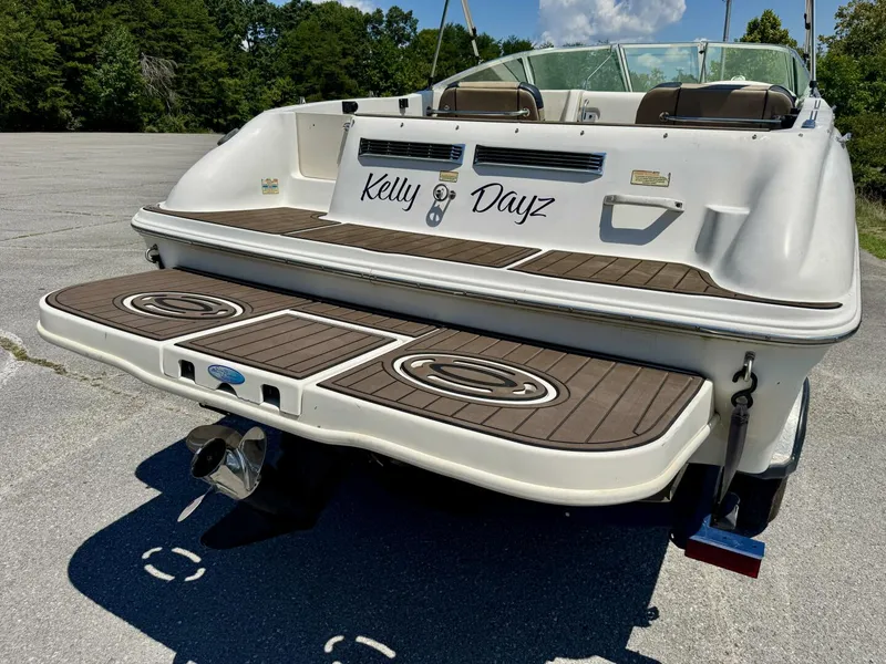 Slide: The Image of Sea Ray 215 Express Cruiser 1999 - 20