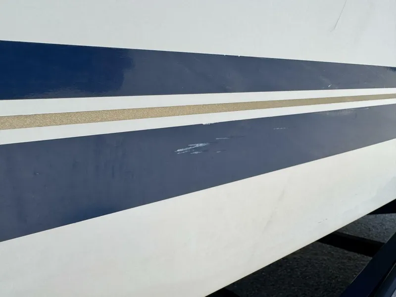 Slide: The Image of Sea Ray 215 Express Cruiser 1999 - 205