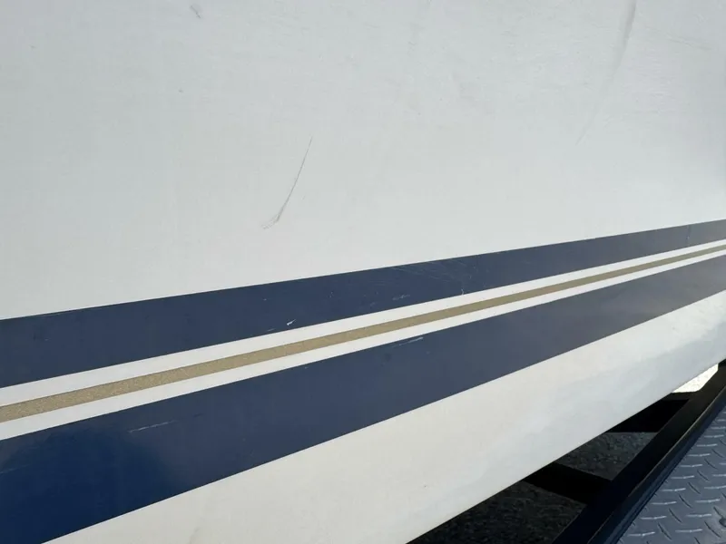 Slide: The Image of Sea Ray 215 Express Cruiser 1999 - 206