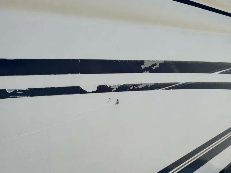 Slide: The Image of Sea Ray 215 Express Cruiser 1999 - 214