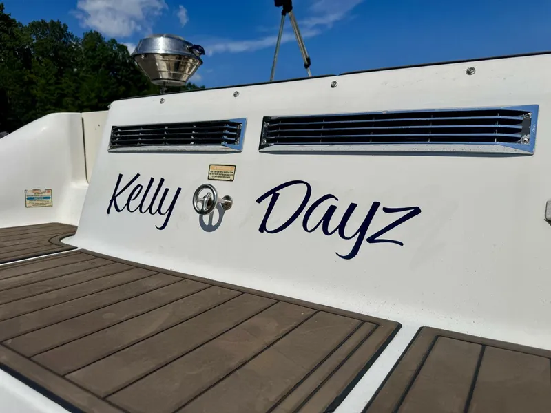 Slide: The Image of Sea Ray 215 Express Cruiser 1999 - 234