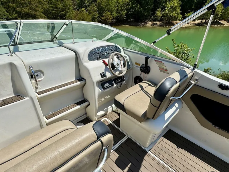 Slide: The Image of Sea Ray 215 Express Cruiser 1999 - 25