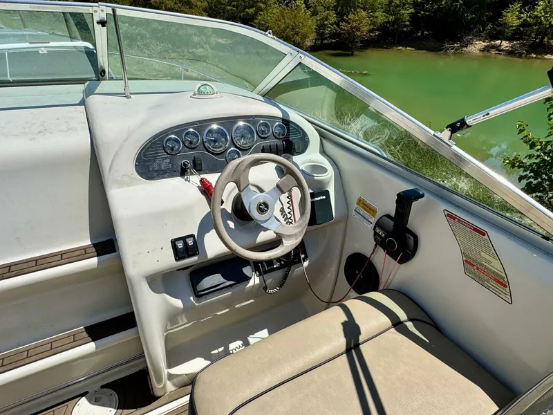 Slide: The Image of Sea Ray 215 Express Cruiser 1999 - 26