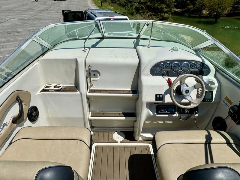 Slide: The Image of Sea Ray 215 Express Cruiser 1999 - 31
