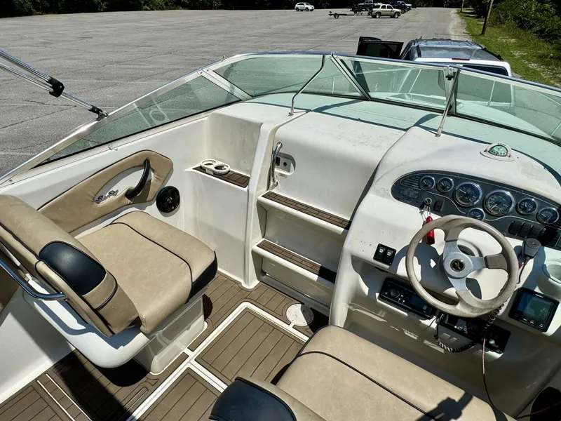 Slide: The Image of Sea Ray 215 Express Cruiser 1999 - 32