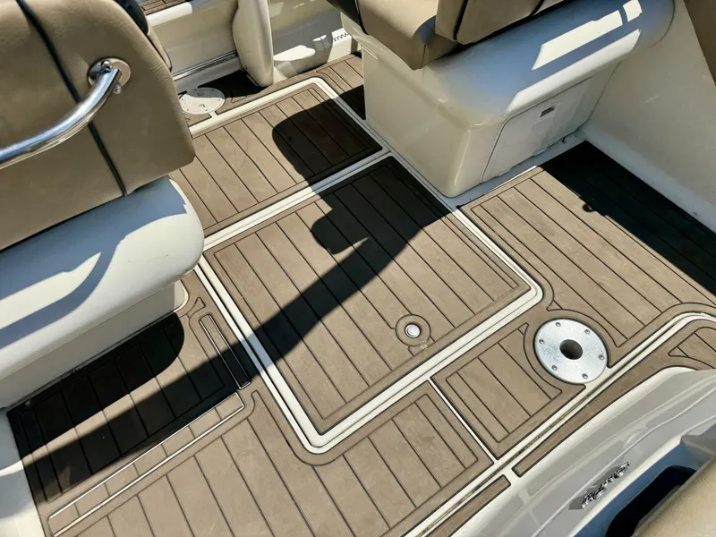 Slide: The Image of Sea Ray 215 Express Cruiser 1999 - 33